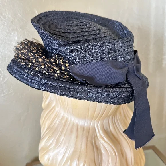 DARLING 1940s' NAVY STRAW HAT WITH TALL CROWN & TAN DOTTED VEILING